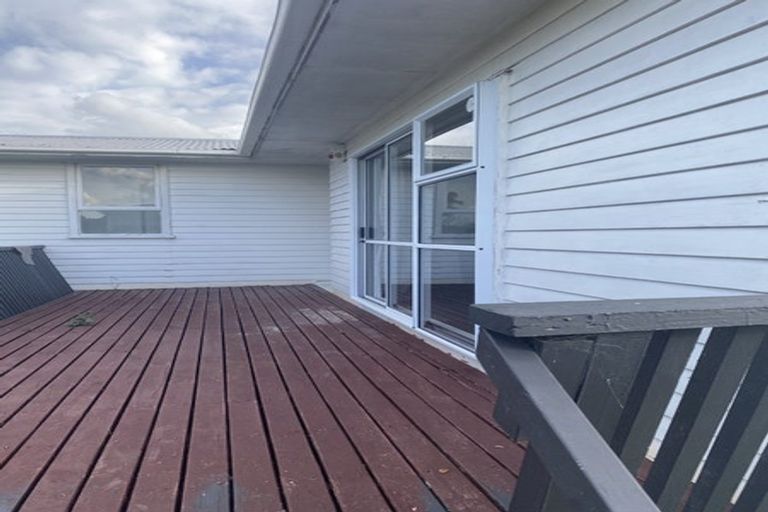 Photo of property in 37 Gossamer Drive, Pakuranga Heights, Auckland, 2010