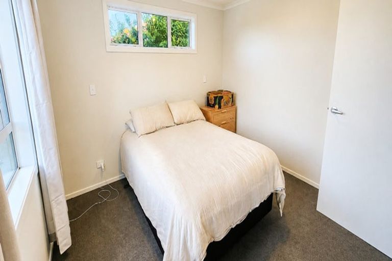 Photo of property in 48 Omata Road, Marfell, New Plymouth, 4310