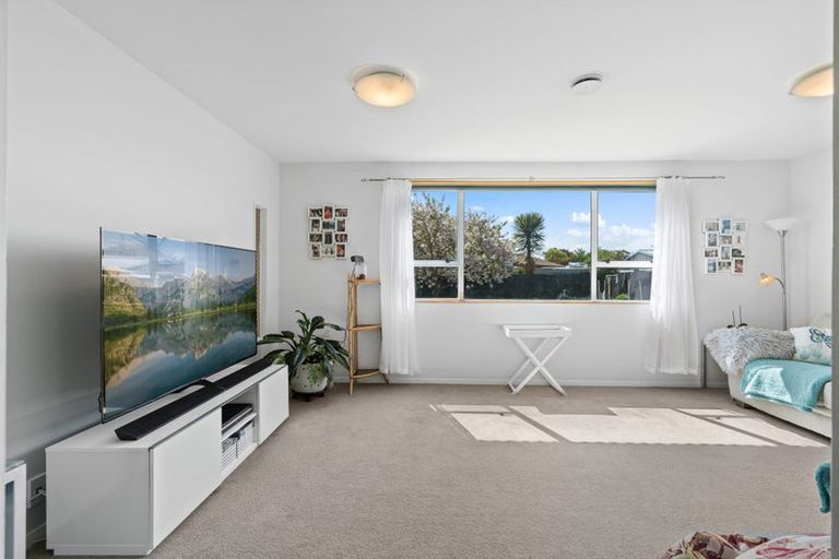 Photo of property in 94 Warren Crescent, Hillmorton, Christchurch, 8025