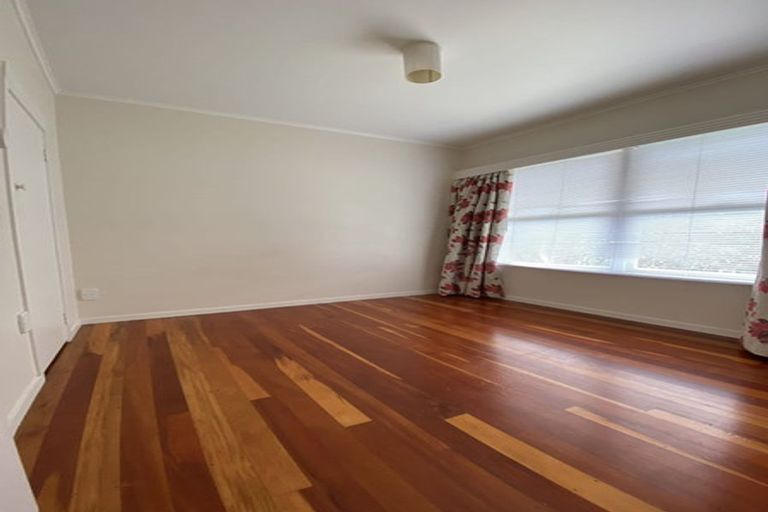 Photo of property in 2/43 Shakespeare Road, Milford, Auckland, 0620