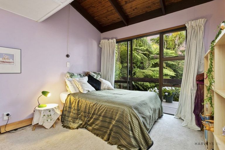 Photo of property in 8 Atarua Gardens, Waiatarua, Auckland, 0604