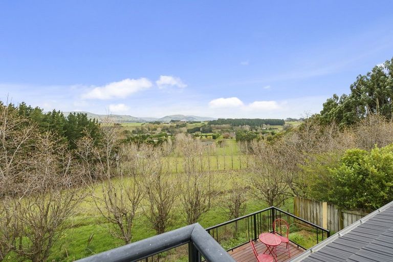 Photo of property in 106 Pacific Drive, Fitzherbert, Palmerston North, 4410
