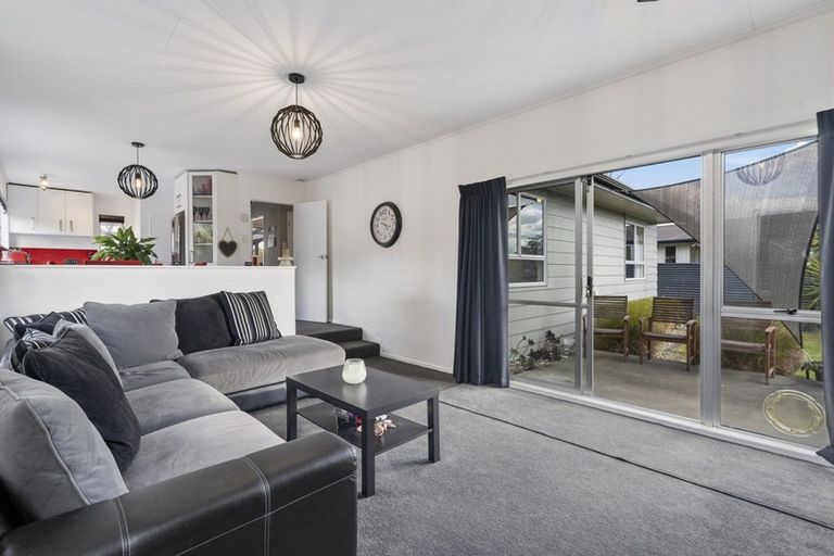 Photo of property in 127 Apollo Parade, Milson, Palmerston North, 4414