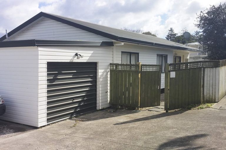 Photo of property in 7a Oteha Valley, Northcross, Auckland, 0632