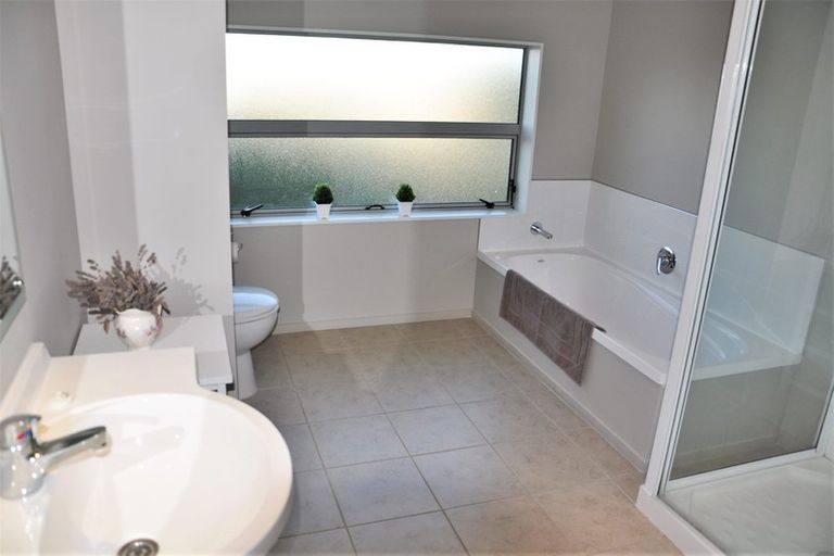 Photo of property in 30e Lyndon Street, Riccarton, Christchurch, 8041