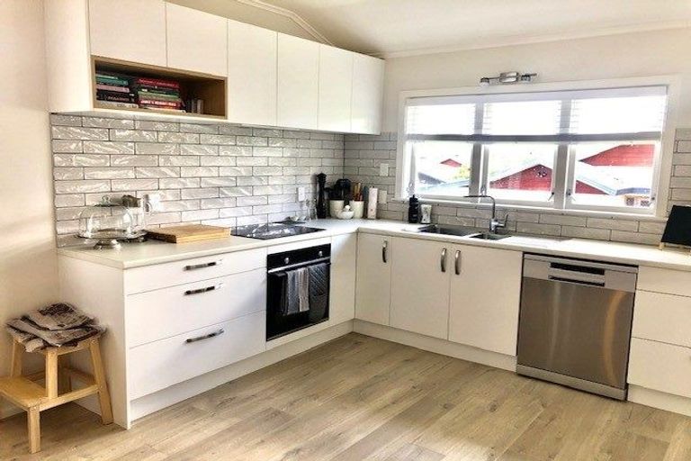 Photo of property in 1/2 East Coast Road, Milford, Auckland, 0620