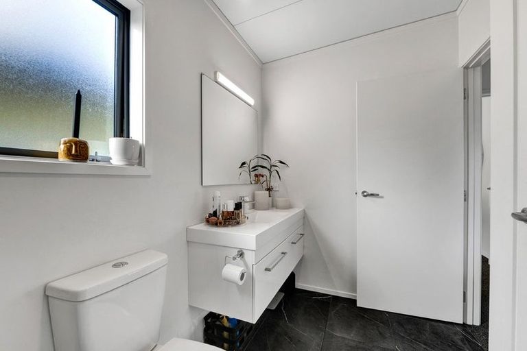 Photo of property in 1a Gordon Street, Glen Avon, New Plymouth, 4312