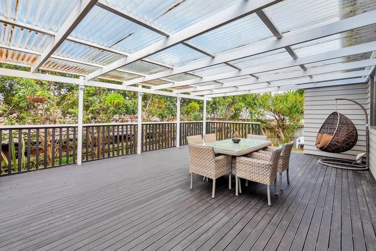 Photo of property in 43 South Kensington Way, Henderson, Auckland, 0612