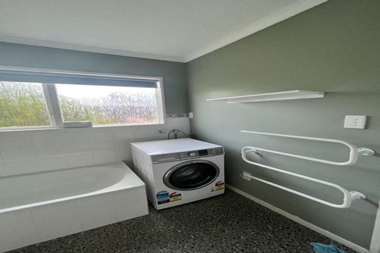 Photo of property in 14b Zande Terrace, Tawa, Wellington, 5028