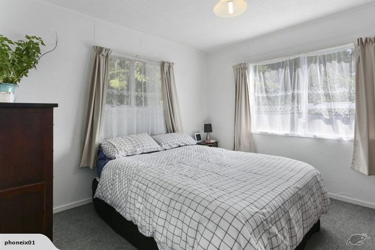 Photo of property in 7 Fitzpatrick Street, Newlands, Wellington, 6037