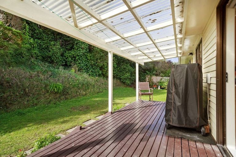 Photo of property in 6 Zande Terrace, Tawa, Wellington, 5028