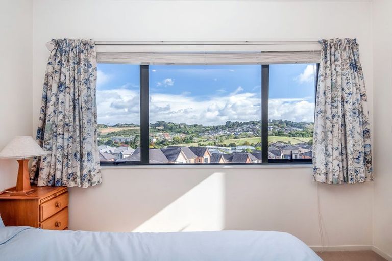 Photo of property in 20/22 Northcross Drive, Oteha, Auckland, 0632