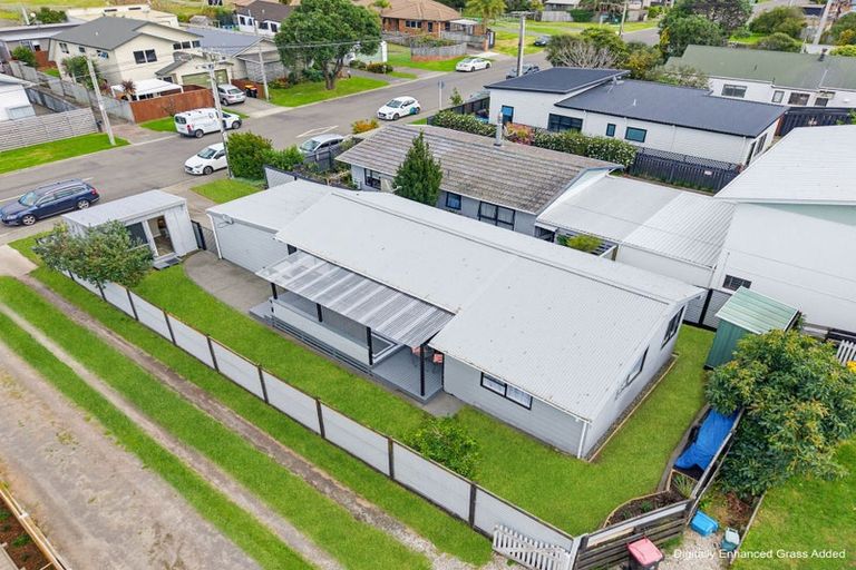 Photo of property in 81 Simpson Road, Papamoa Beach, Papamoa, 3118