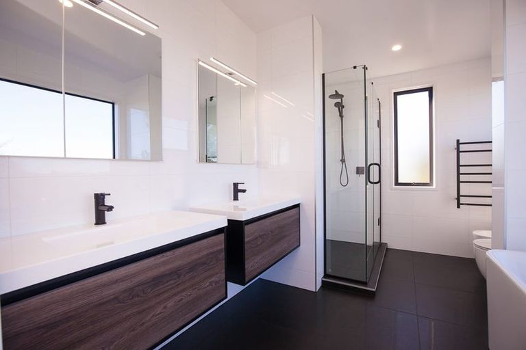 Photo of property in 41 Veale Road, Frankleigh Park, New Plymouth, 4371