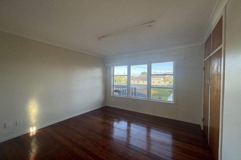 Photo of property in 377 East Coast Road, Mairangi Bay, Auckland, 0630