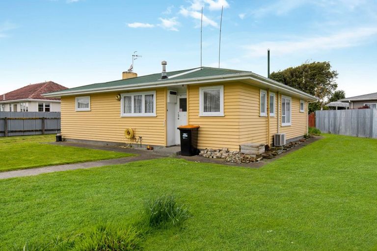 Photo of property in 8 Waterford Place, Westbrook, Palmerston North, 4412