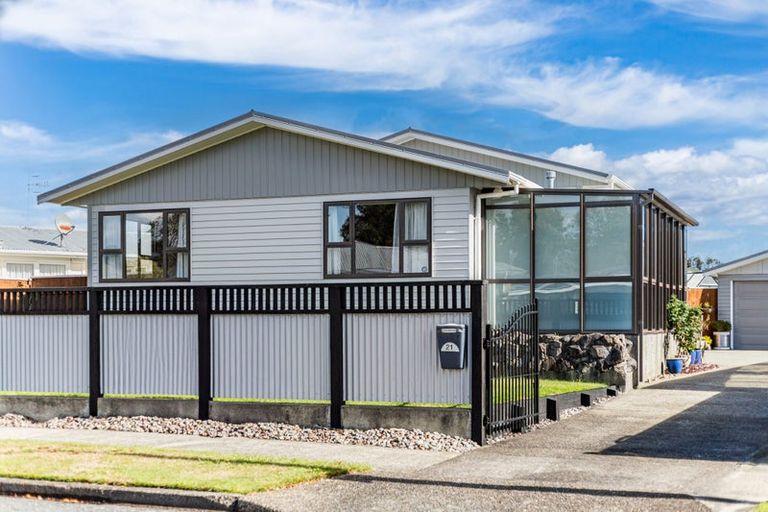 Photo of property in 21 Bonnie Glen Crescent, Ebdentown, Upper Hutt, 5018