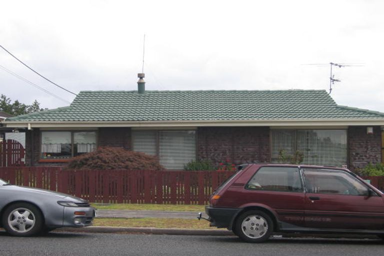 Photo of property in 1/137 Chivalry Road, Glenfield, Auckland, 0629
