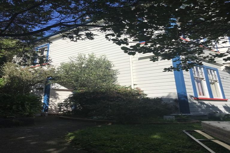 Photo of property in 25 Sutherland Crescent, Melrose, Wellington, 6023