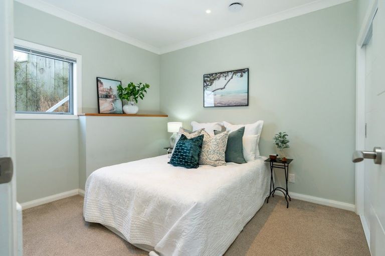 Photo of property in 118a Nicholson Road, Khandallah, Wellington, 6035