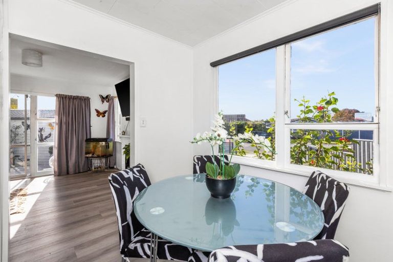 Photo of property in 51 Coventry Avenue, Tamatea, Napier, 4112