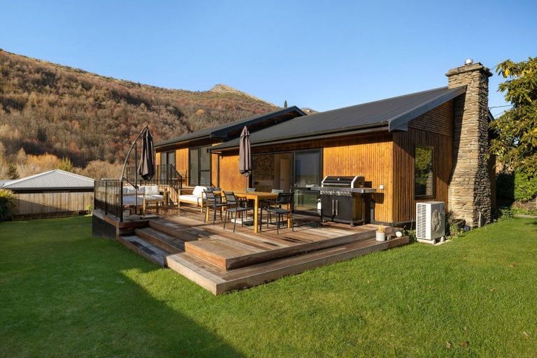 Photo of property in 67 Devon Street, Arrowtown, 9302