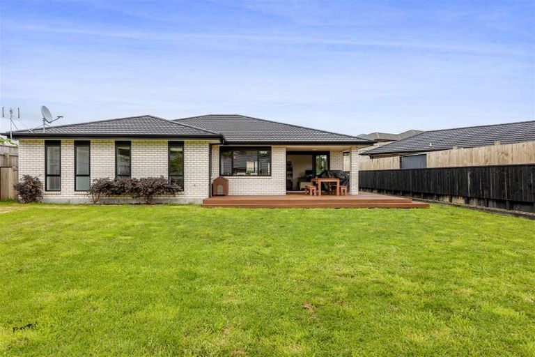 Photo of property in 15 Frederick Place, Whalers Gate, New Plymouth, 4310
