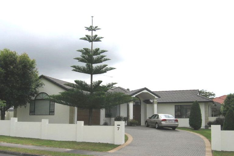 Photo of property in 7 Hogarth Rise, West Harbour, Auckland, 0618