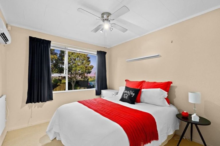 Photo of property in 12 Beauchamp Drive, Massey, Auckland, 0614