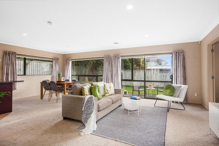 Photo of property in 9 Aspiring Terrace, Aotea, Porirua, 5024