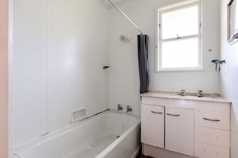 Photo of property in 12 Ropata Street, Kaiti, Gisborne, 4010