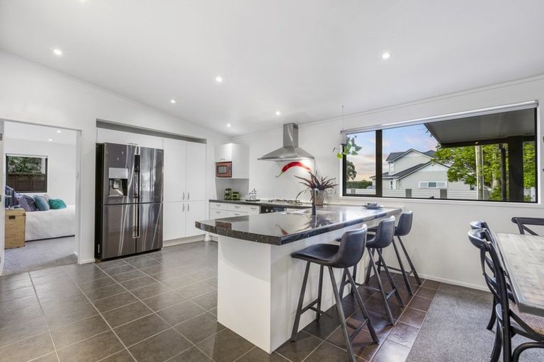 Photo of property in 2 Claude Road, Stanmore Bay, Whangaparaoa, 0932