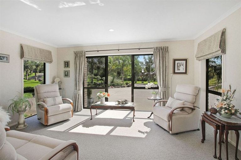 Photo of property in 8 Millbrook Drive, Waiuku, 2683