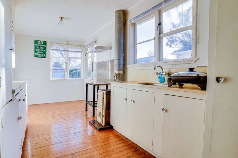 Photo of property in 6 Auburn Avenue, Upper Riccarton, Christchurch, 8041