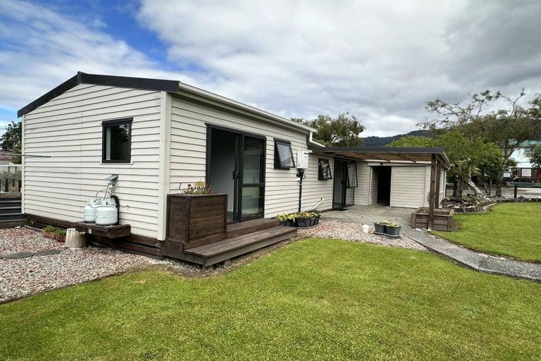 Photo of property in 25 Gow Street, Ross, 7812