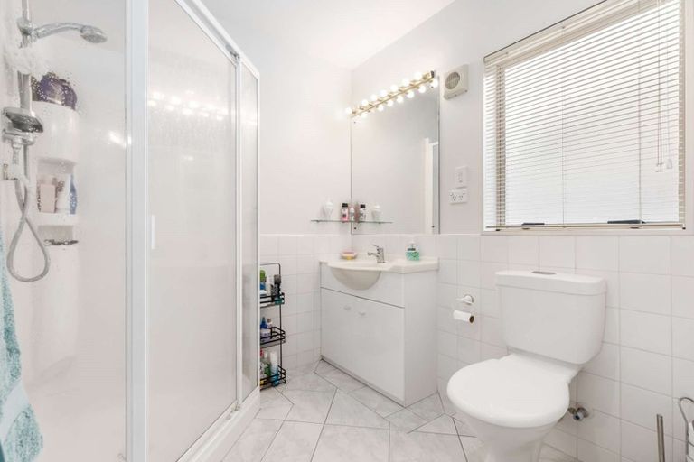 Photo of property in 120 Awaroa Road, Sunnyvale, Auckland, 0612