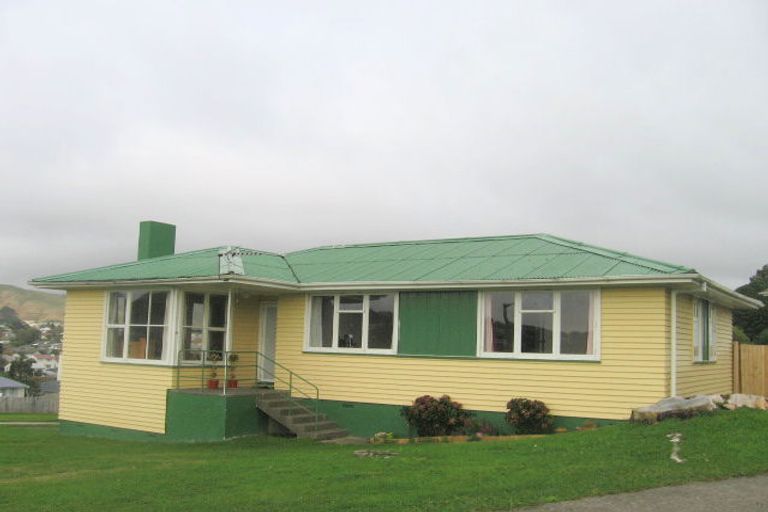 Photo of property in 21 Beauzami Crescent, Ascot Park, Porirua, 5024