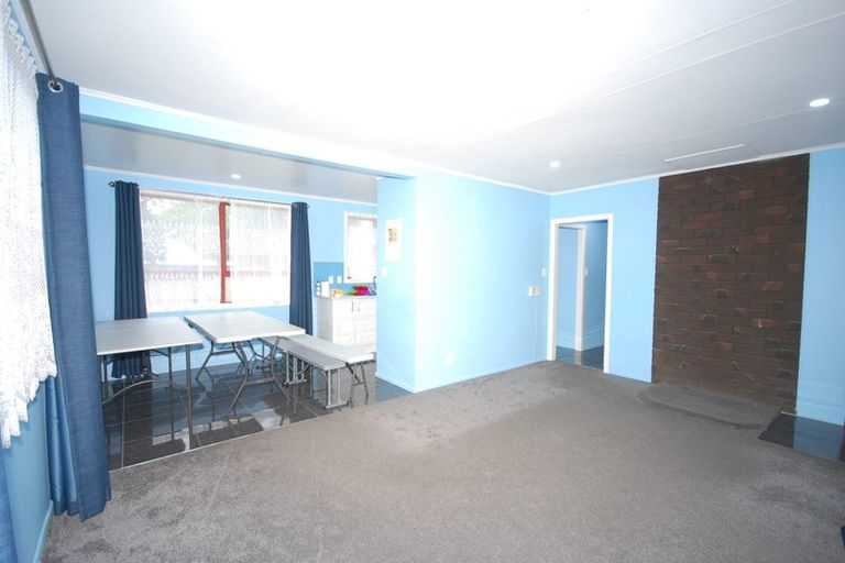 Photo of property in 2 Mcnaughton Avenue, Mangere East, Auckland, 2024