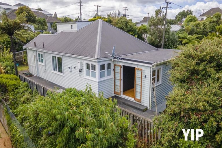 Photo of property in 94 Woodland Road, Johnsonville, Wellington, 6037