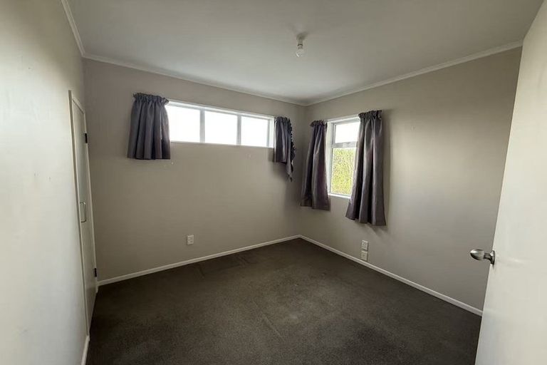 Photo of property in 69 La Rosa Street, Green Bay, Auckland, 0604