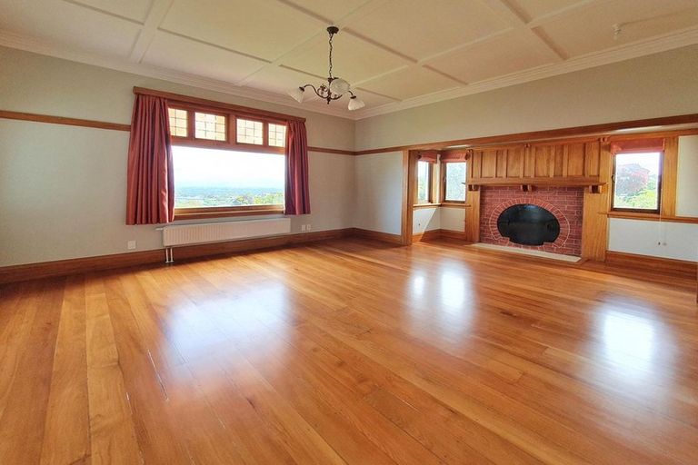 Photo of property in 8 Cobden Road, Bluff Hill, Napier, 4110