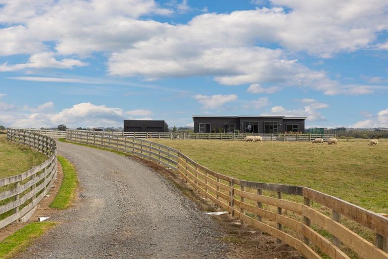 Photo of property in 567 Lethbridge Road, Halcombe, 4775