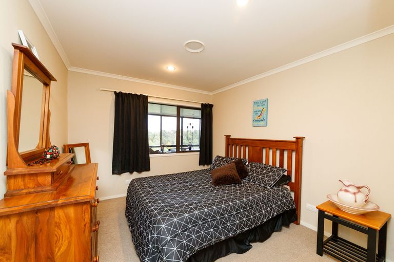 Photo of property in 33 Silkwood Place, Fitzherbert, Palmerston North, 4410
