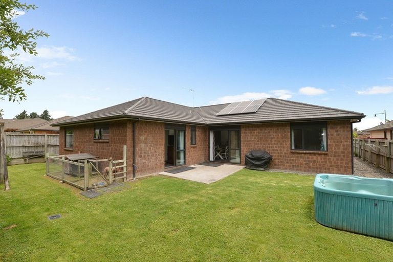 Photo of property in 15 Te Ironui Place, Huntington, Hamilton, 3210