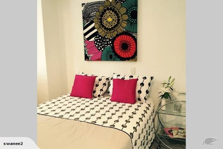 Photo of property in 14a Glade Place, Birkenhead, Auckland, 0626