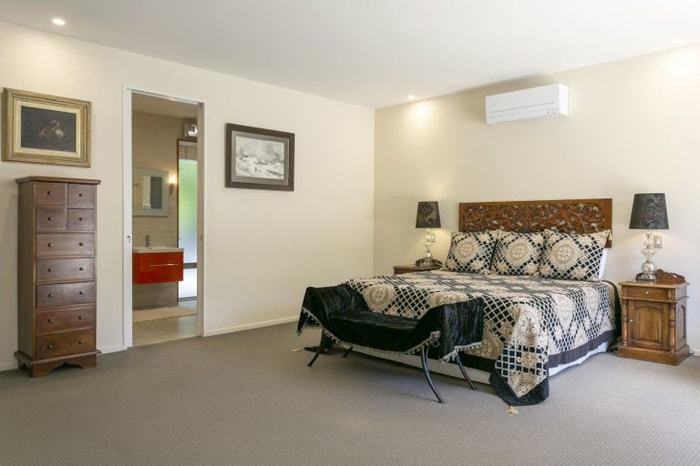 Photo of property in 5 Cameron Drive, Acacia Bay, Taupo, 3385