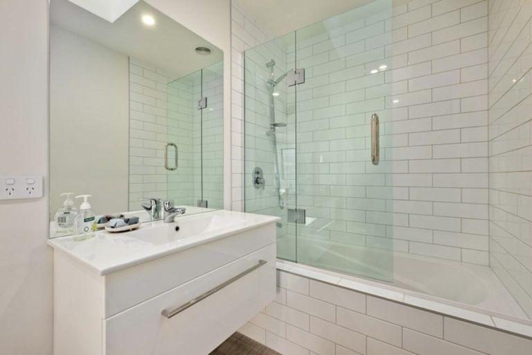 Photo of property in 33 Stratford Drive, Mount Pisa, Cromwell, 9383