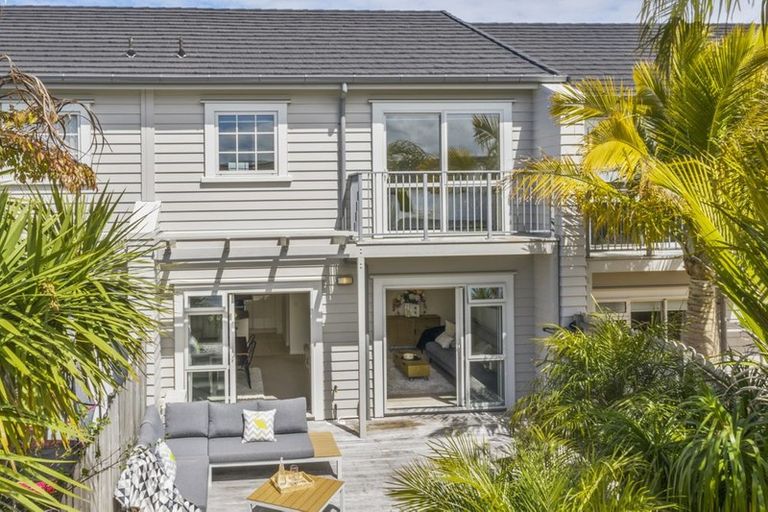 Photo of property in 4/78 Fernhill Way, Oteha, Auckland, 0632