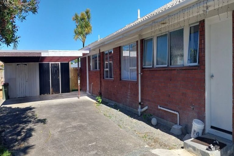 Photo of property in 2/34 Blacklock Avenue, Henderson, Auckland, 0612
