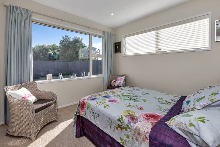Photo of property in 28 Stace Hopper Drive, One Tree Point, 0118